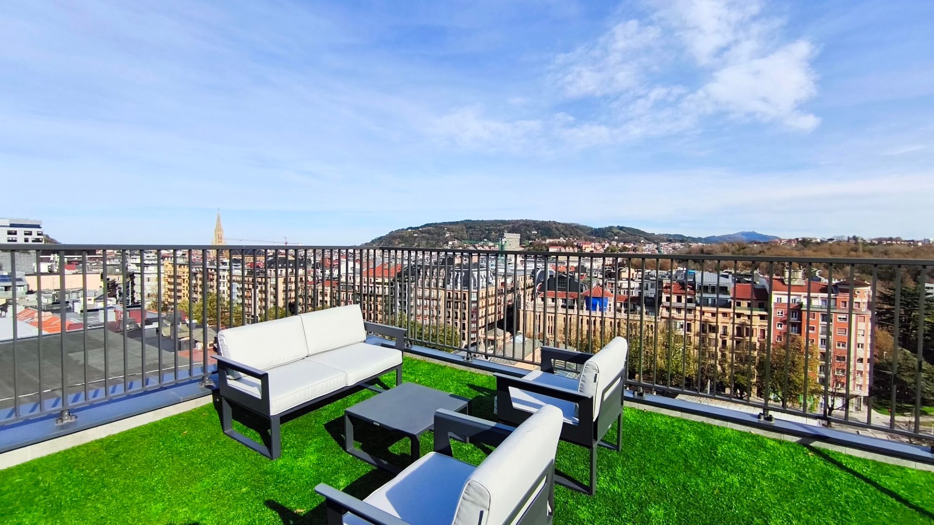 Terrassa de Pis en venda en Donostia - San Sebastián  amb Calefacció, Parquet i Traster