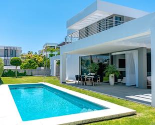 Piscina de Casa o xalet de lloguer en Estepona amb Aire condicionat, Piscina i Alarma