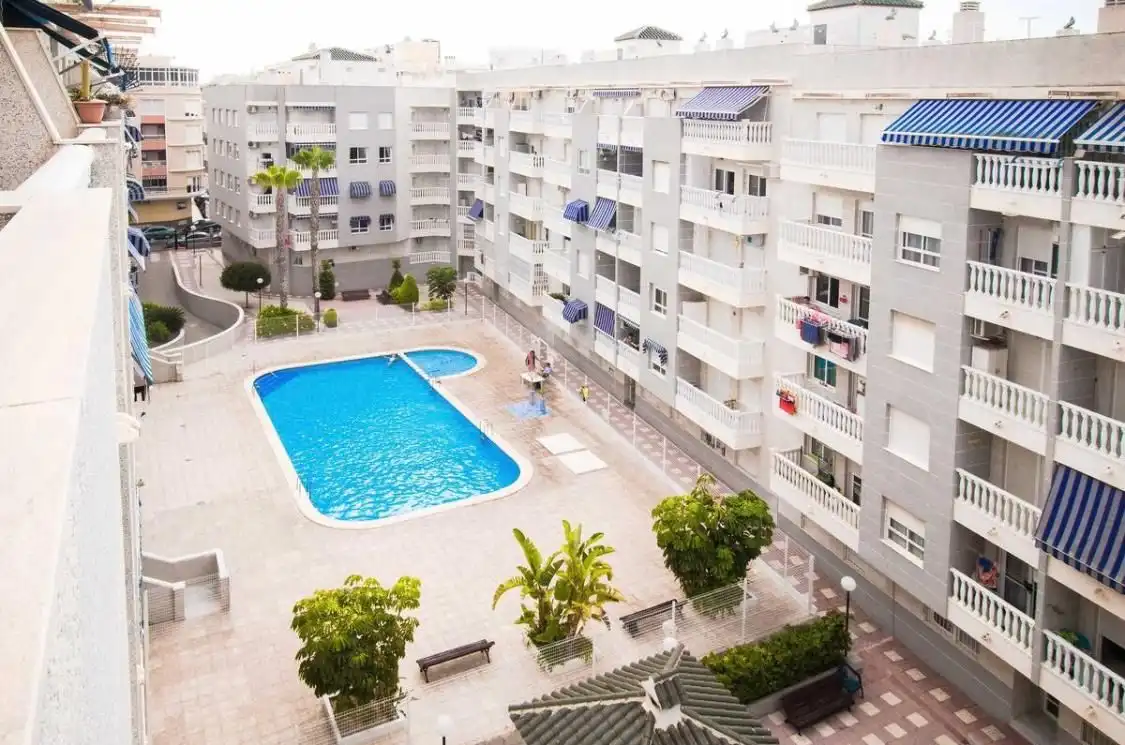 Vista exterior de Pis de lloguer en Torrevieja amb Aire condicionat, Calefacció i Terrassa