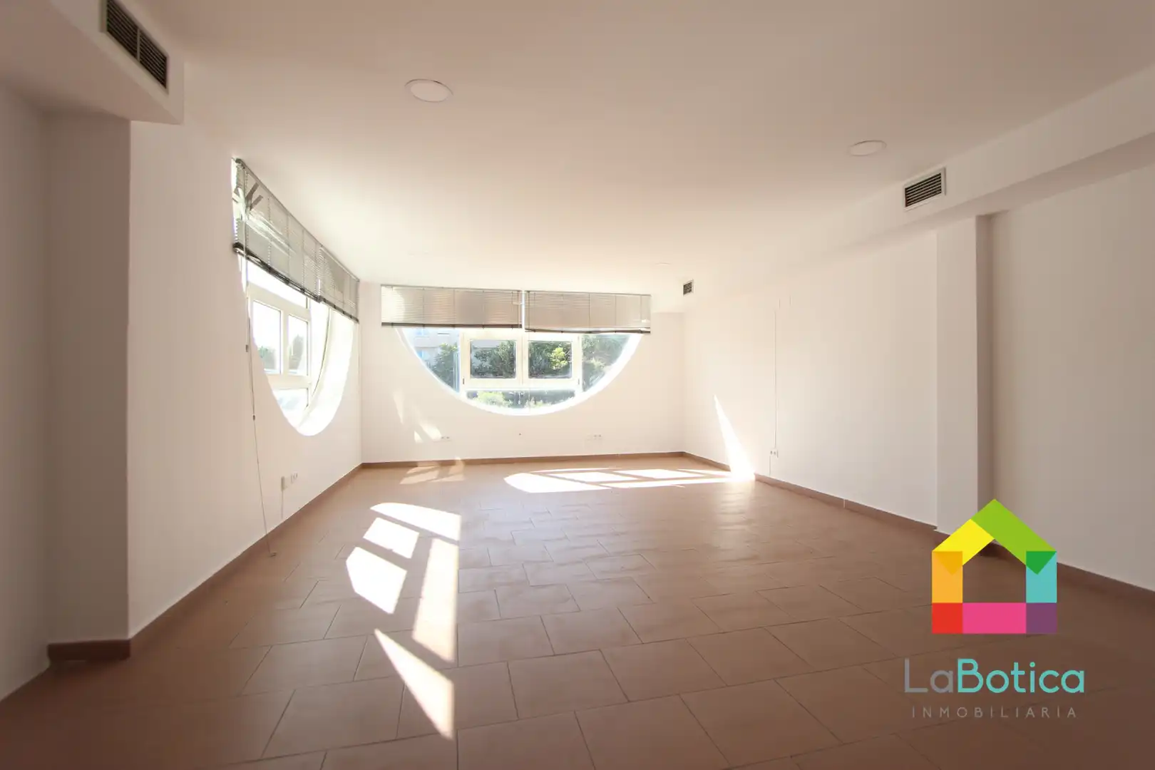 Office space with lift to rent in Buenavista - Valparaíso - La Legua