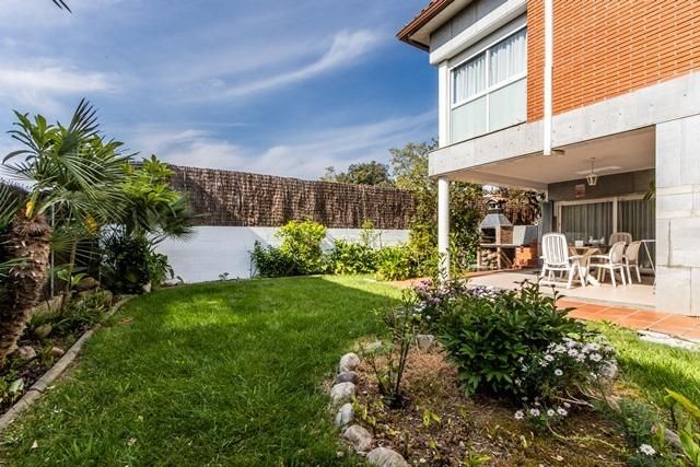 Garden of House or chalet for sale in Sabadell  with Air Conditioner, Heating and Private garden