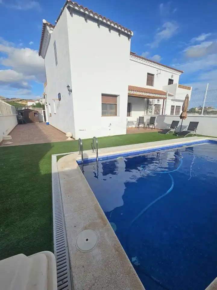 Piscina de Casa o xalet en venda en Cuevas del Almanzora amb Aire condicionat, Jardí privat i Piscina