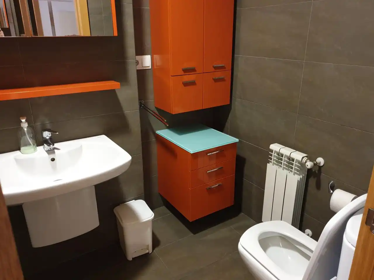 Bathroom of Flat for rent in Ourense Capital   with Heating, Parquet flooring and Terrace