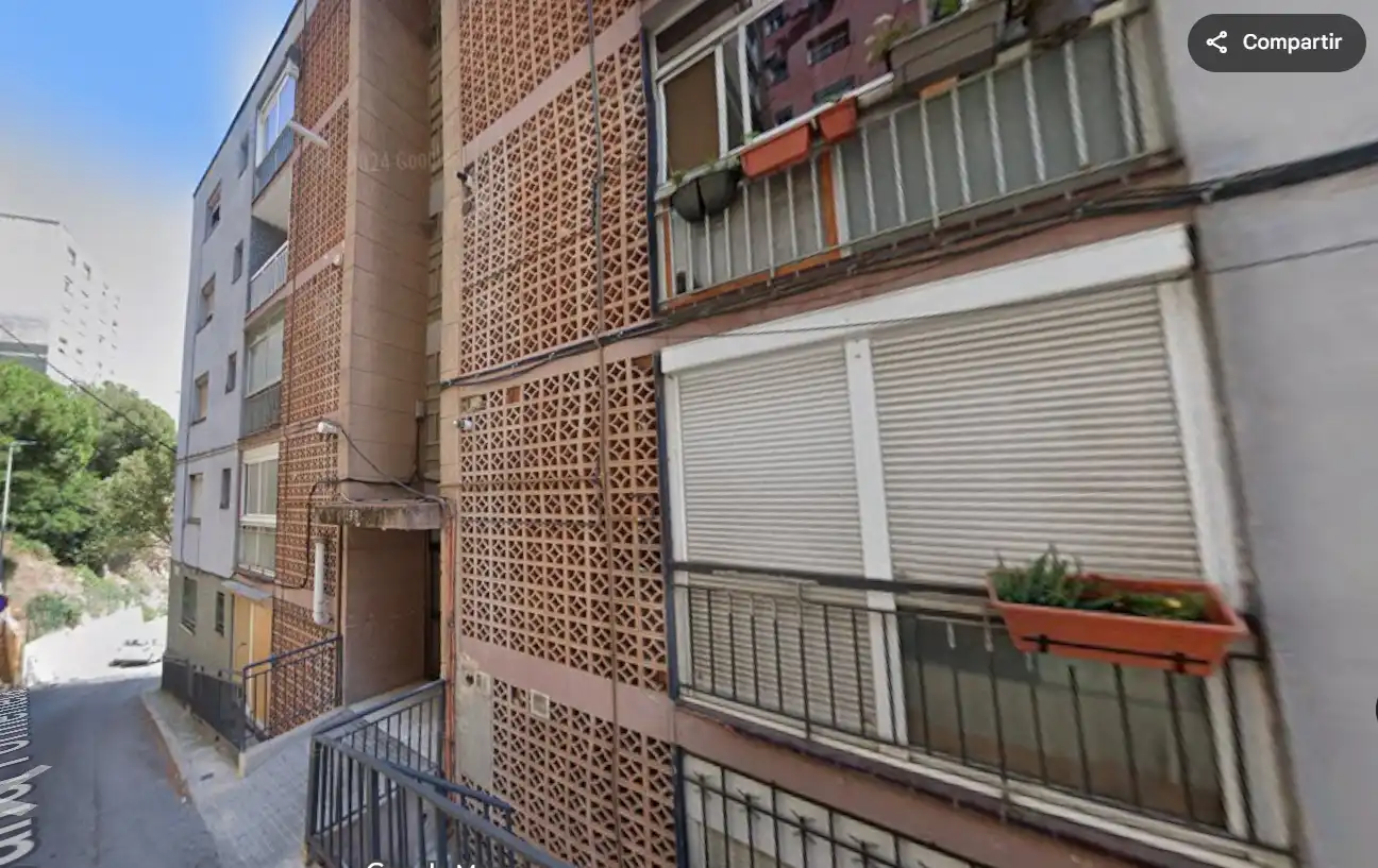 Vista exterior de Pis en venda en Santa Coloma de Gramenet