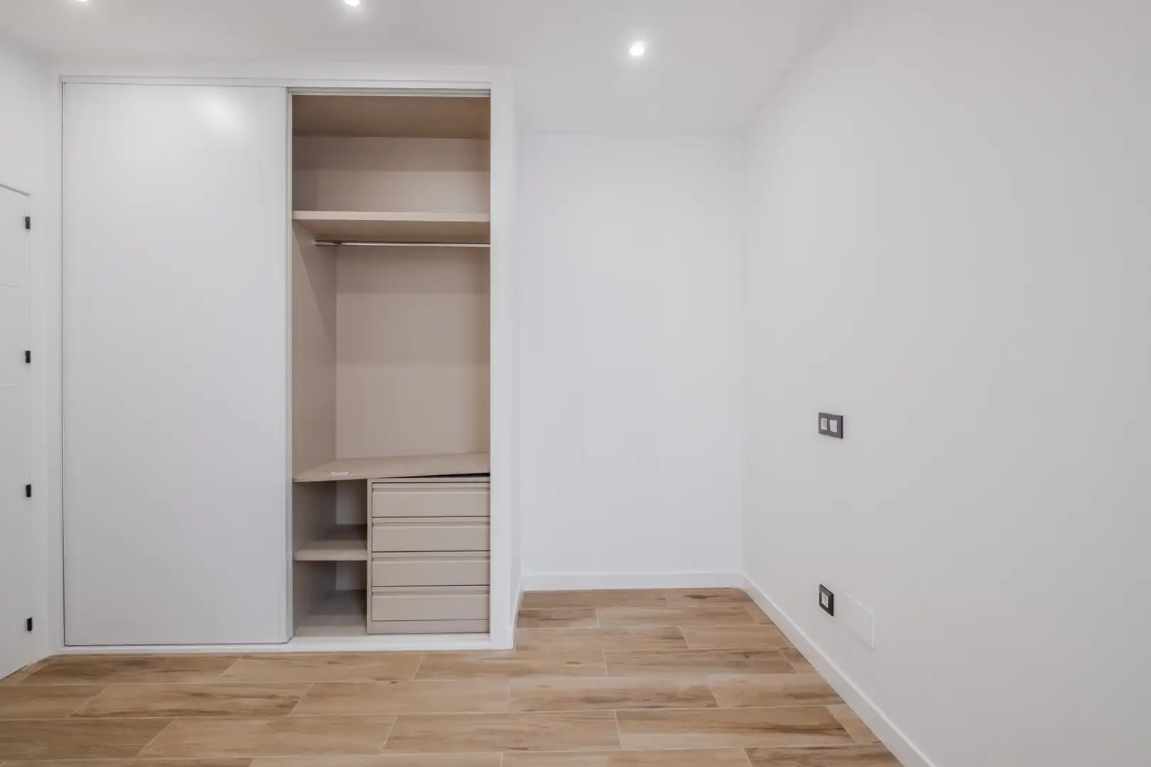 Schlafzimmer von Wohnung zur Miete in Madrid mit Heizung, Ofen und Waschmaschine