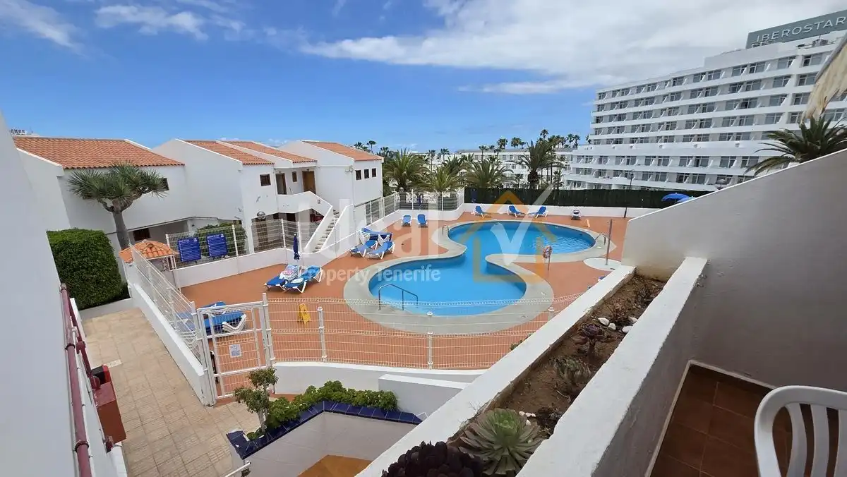 Vista exterior de Apartament en venda en Adeje amb Terrassa i Moblat