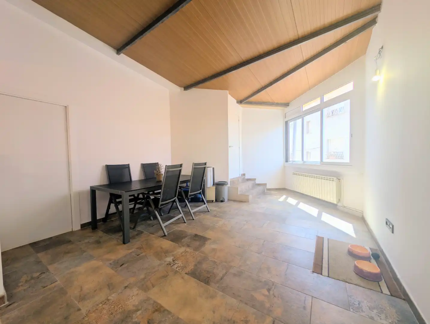 Einfamilien-Reihenhaus zum Verkauf in Terrassa mit Klimaanlage, Heizung und Terrasse