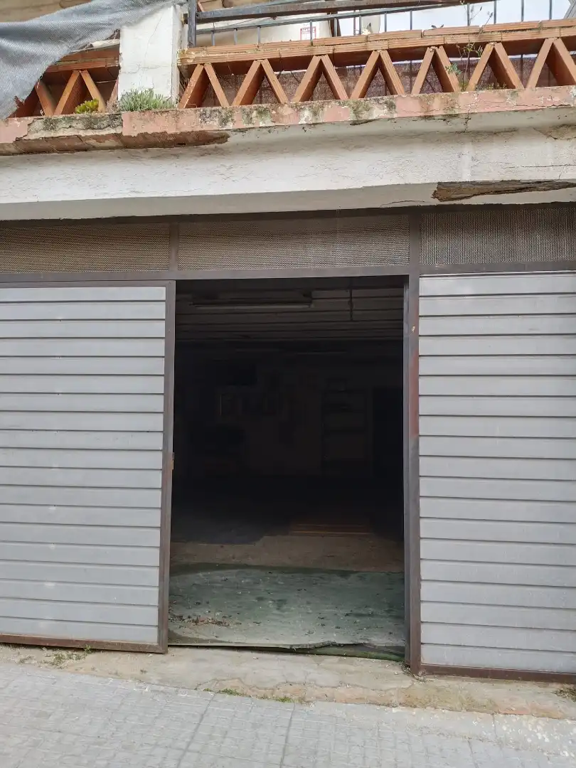 Vista exterior de Casa o chalet en venta en Rubí con Balcón y Alarma