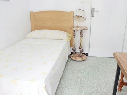 Bedroom of Flat to share in  Sevilla Capital  with Air Conditioner, Furnished and Washing machine