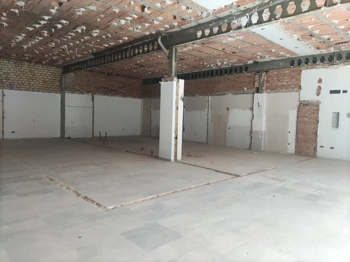 Local comercial en venda a Calle Miguel Delibes 4, imagen 6