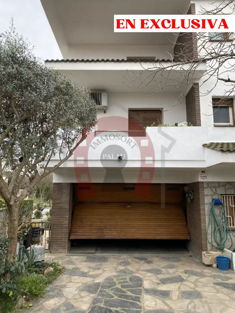 Vista exterior de Casa o chalet en venta en Palau-solità i Plegamans con Terraza, Trastero y Piscina