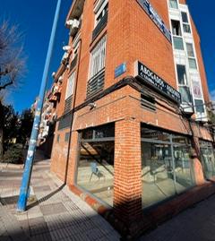 Photo 2 of Premises to rent in Avenida del Doctor Martín Vegue Jaύdenes, 17, Santos, Madrid