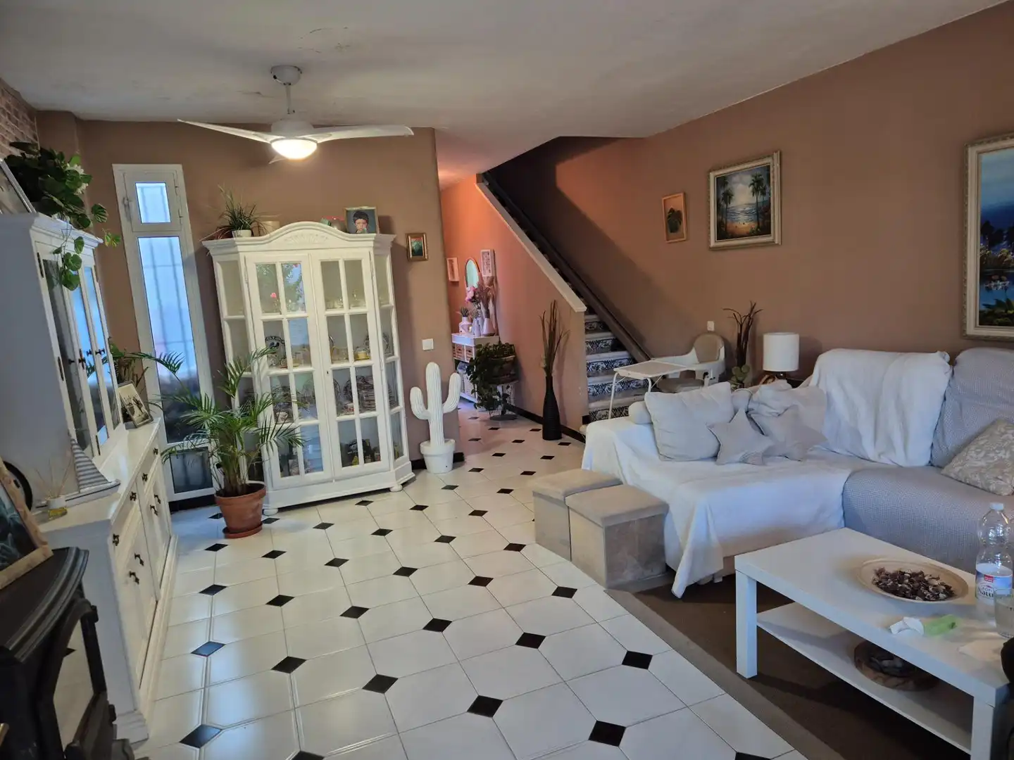 Sala d'estar de Casa adosada en venda en El Puerto de Santa María amb Aire condicionat, Terrassa i Piscina comunitària