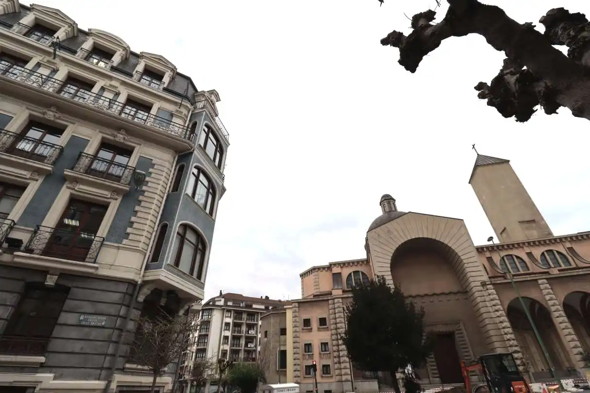 Vista exterior de Oficina en venda en Getxo  amb Calefacció