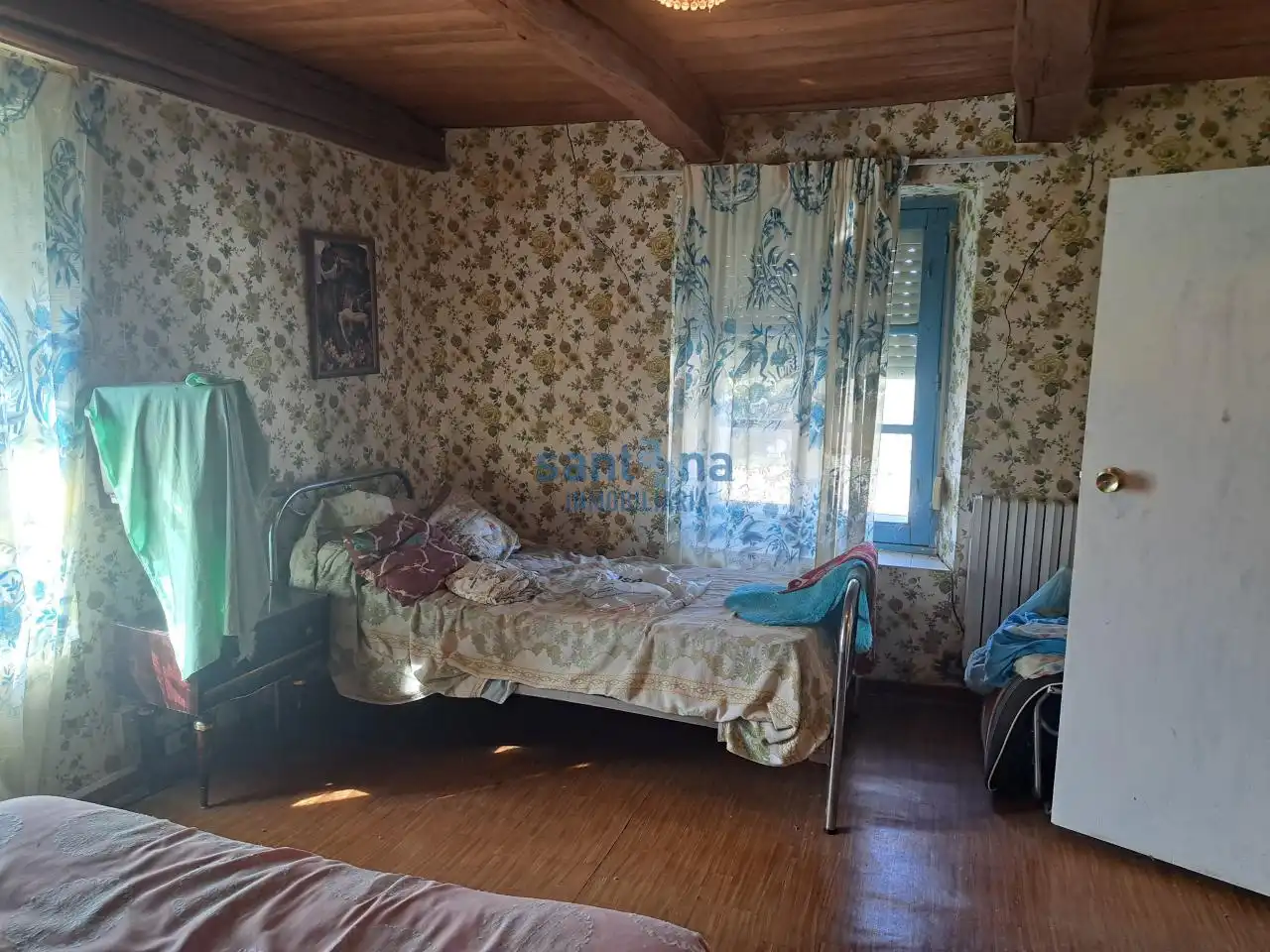Dormitori de Casa o xalet en venda en Gradefes amb Calefacció, Jardí privat i Traster