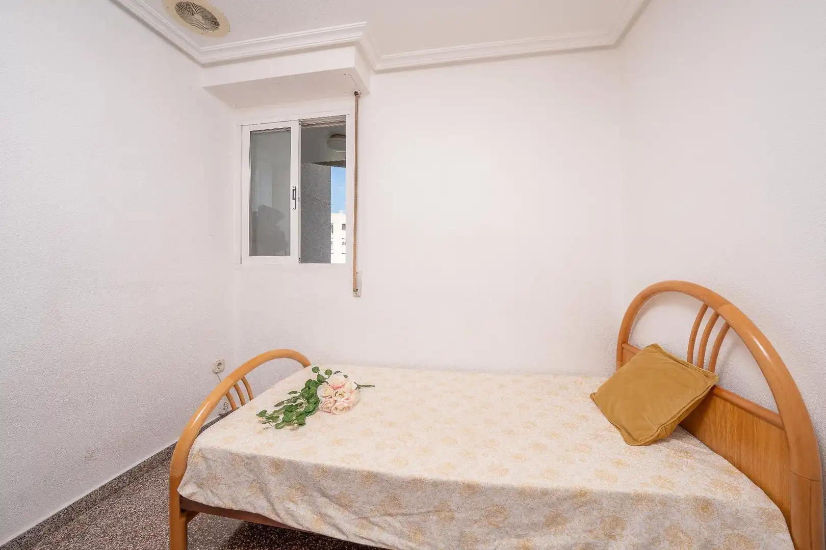 Habitación de Piso en venta en Elche / Elx con Aire acondicionado, Terraza y Balcón