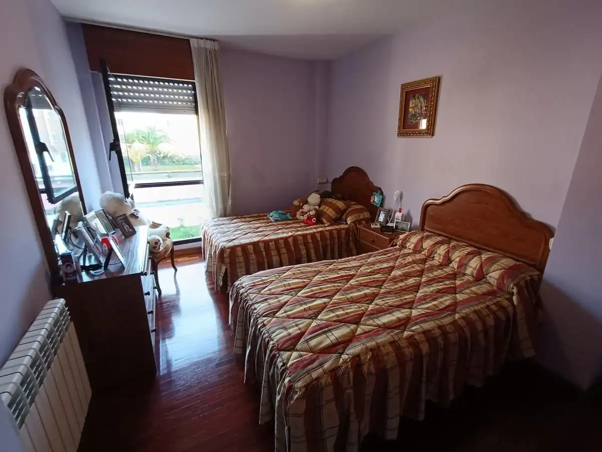 Schlafzimmer von Wohnung zum Verkauf in Llanes mit Heizung, Terrasse und Abstellraum