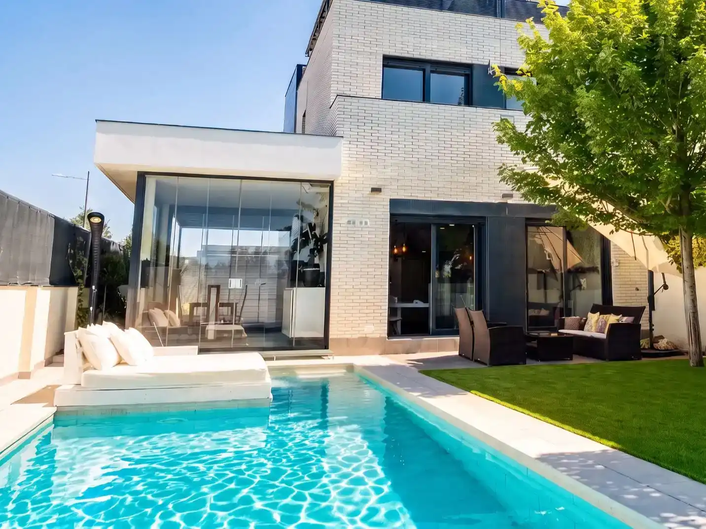 Swimming pool of Flat for sale in Boadilla del Monte  with Air Conditioner, Private garden and Parquet flooring
