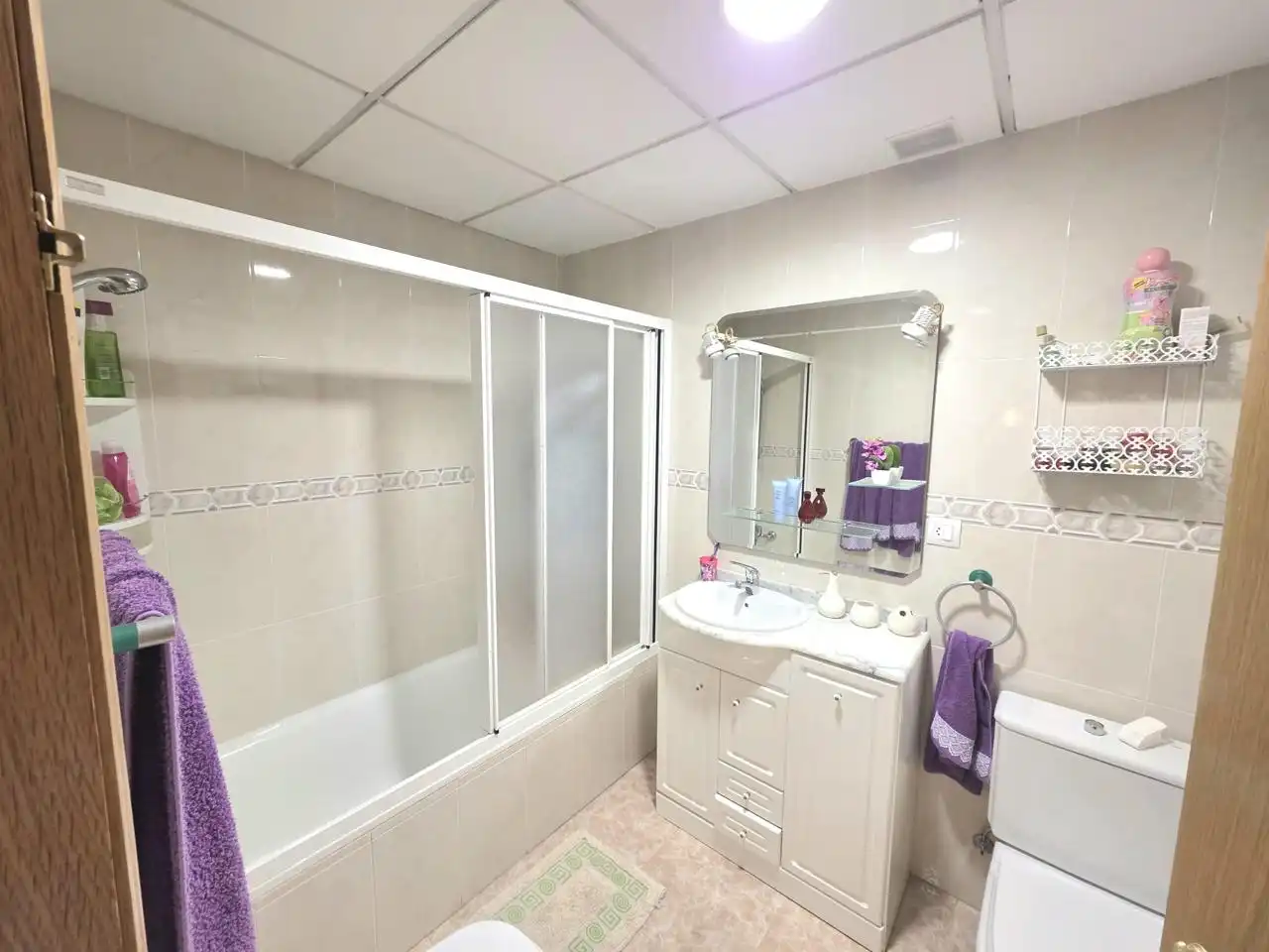 Badezimmer von Einfamilien-Reihenhaus zum Verkauf in Huércal-Overa mit Klimaanlage, Heizung und Terrasse