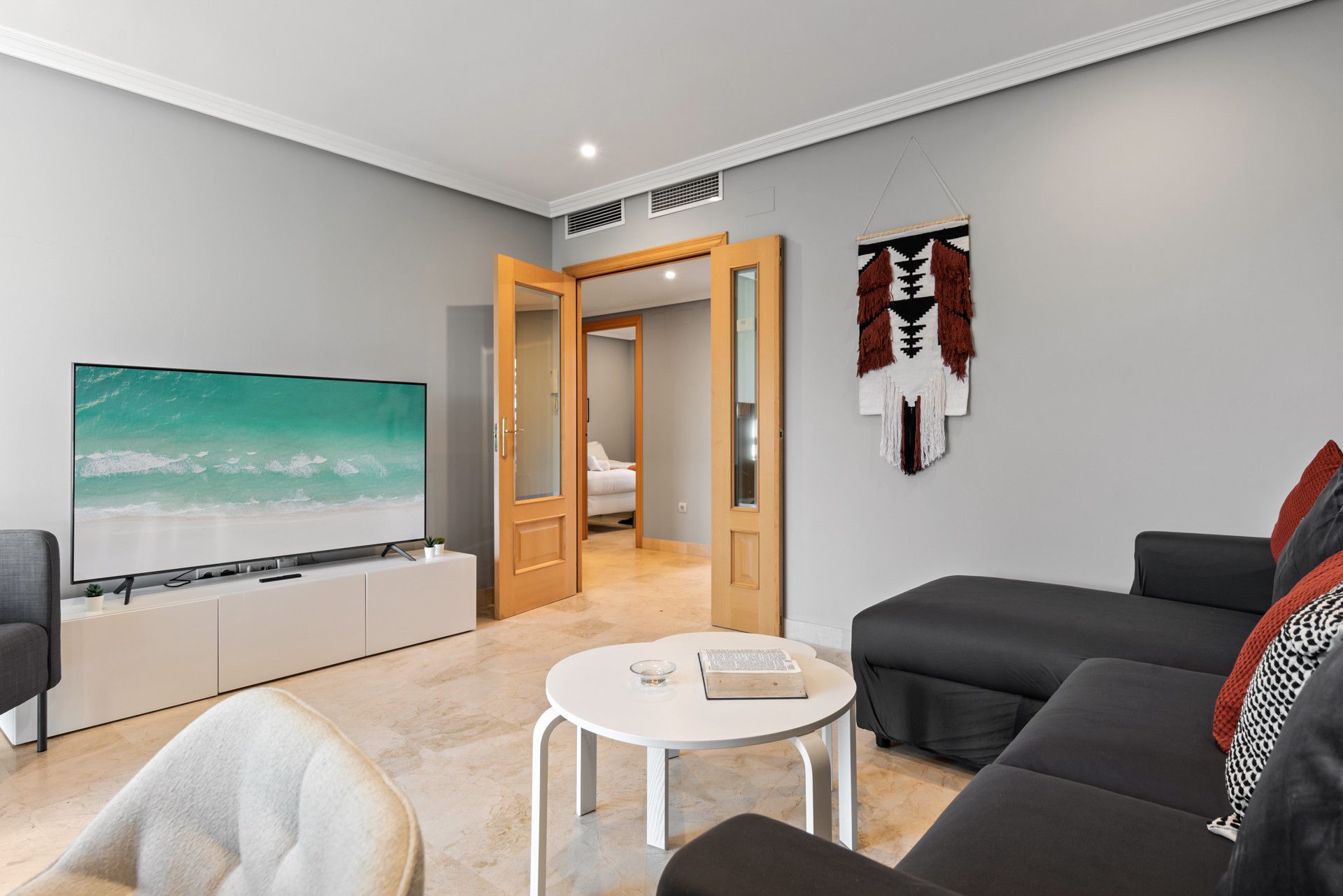 Sala d'estar de Àtic en venda en Estepona amb Aire condicionat, Terrassa i Piscina