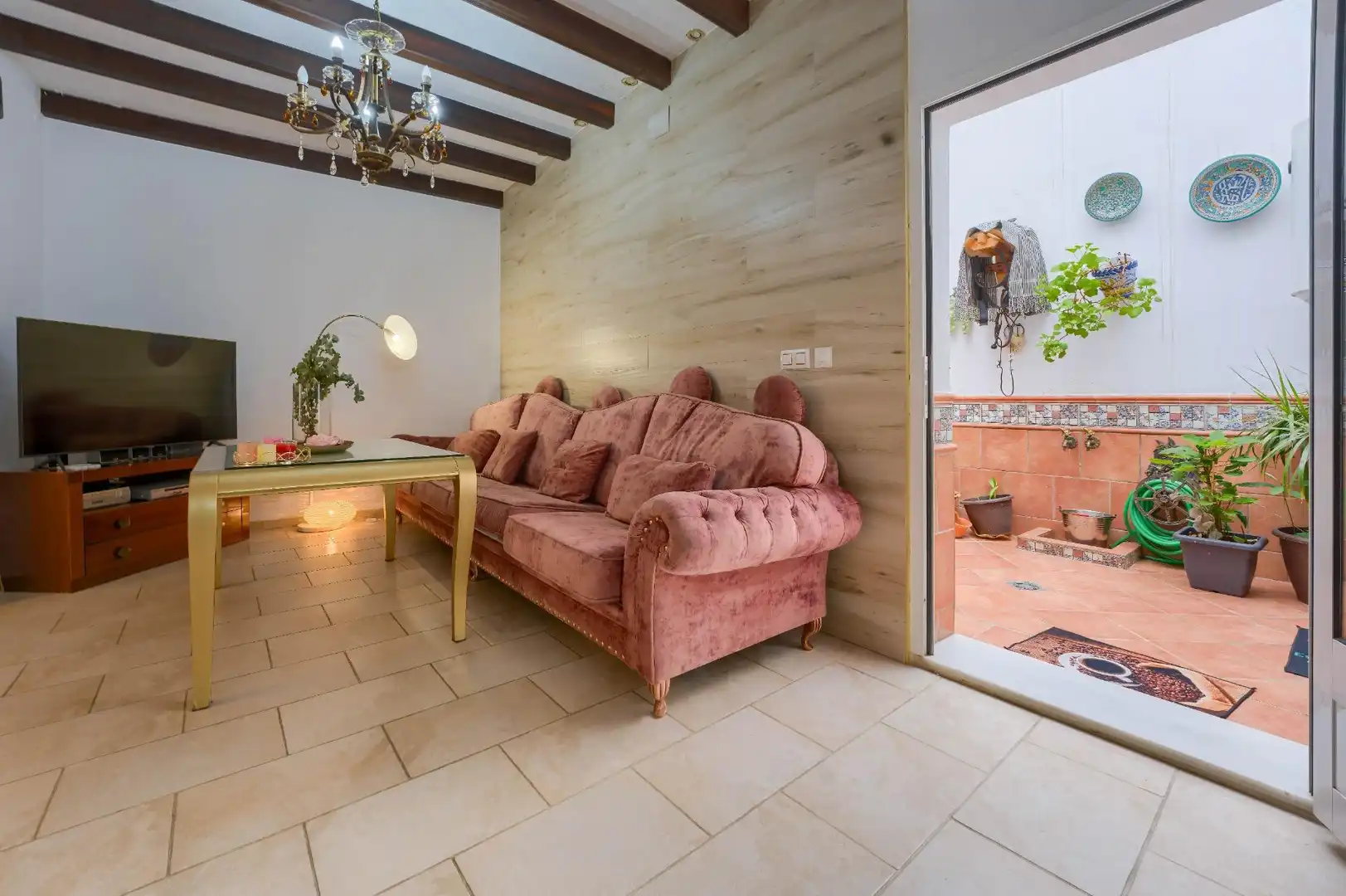Sala de estar de Casa adosada en venta en Benacazón