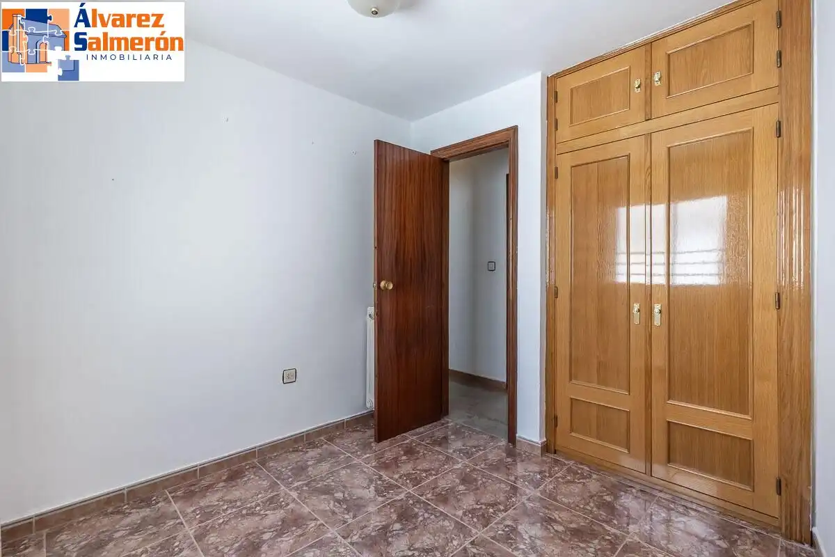 Bedroom of Flat for sale in Granada  with Heating and Terrace