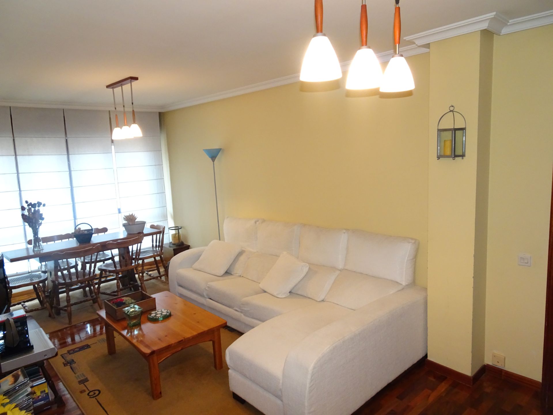 Sala d'estar de Dúplex en venda en Oviedo  amb Calefacció i Moblat