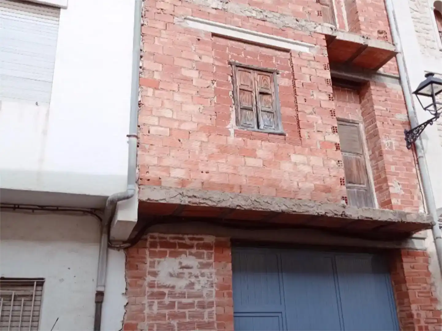 Vista exterior de Casa adosada en venda en Llutxent amb Balcó