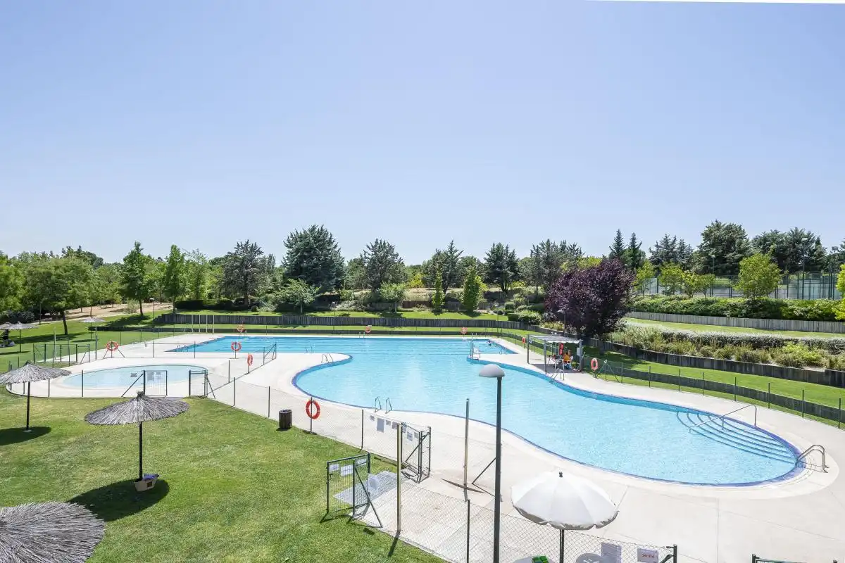 Piscina de Planta baja en venta en Pozuelo de Alarcón con Aire acondicionado, Calefacción y Jardín privado