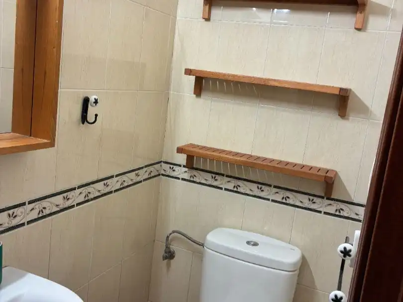 Badezimmer von Maisonette zur Miete in Dos Hermanas mit Klimaanlage, Privatgarten und Abstellraum
