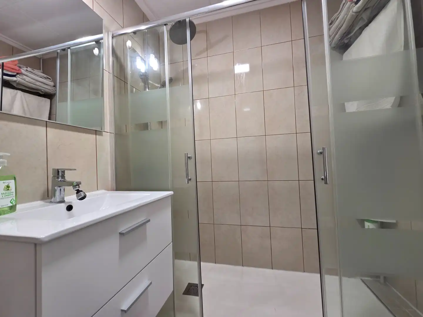 Badezimmer von Einfamilien-Reihenhaus zum Verkauf in Torrevieja mit Klimaanlage, Terrasse und Abstellraum