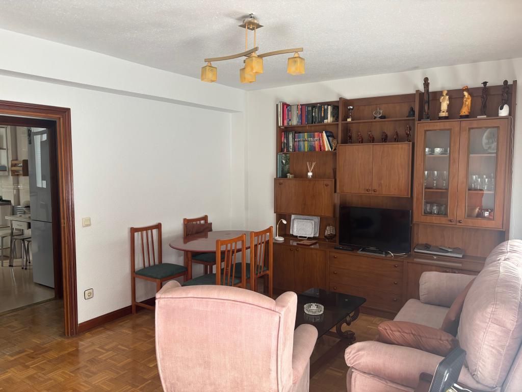 Sala d'estar de Pis en venda en  Madrid Capital amb Calefacció i Terrassa