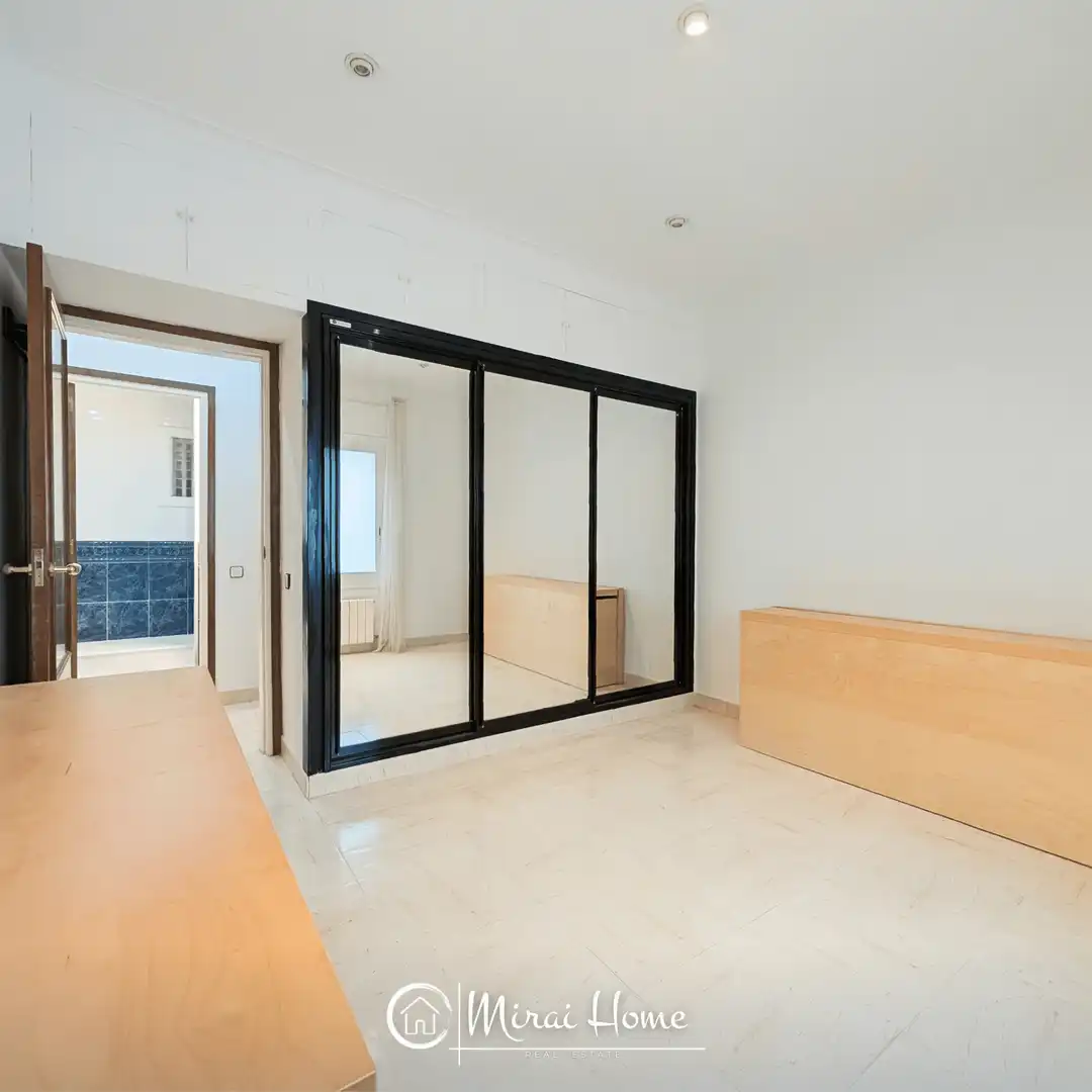 Habitación de Piso en venta en Barcelona con Calefacción, Amueblado y Horno