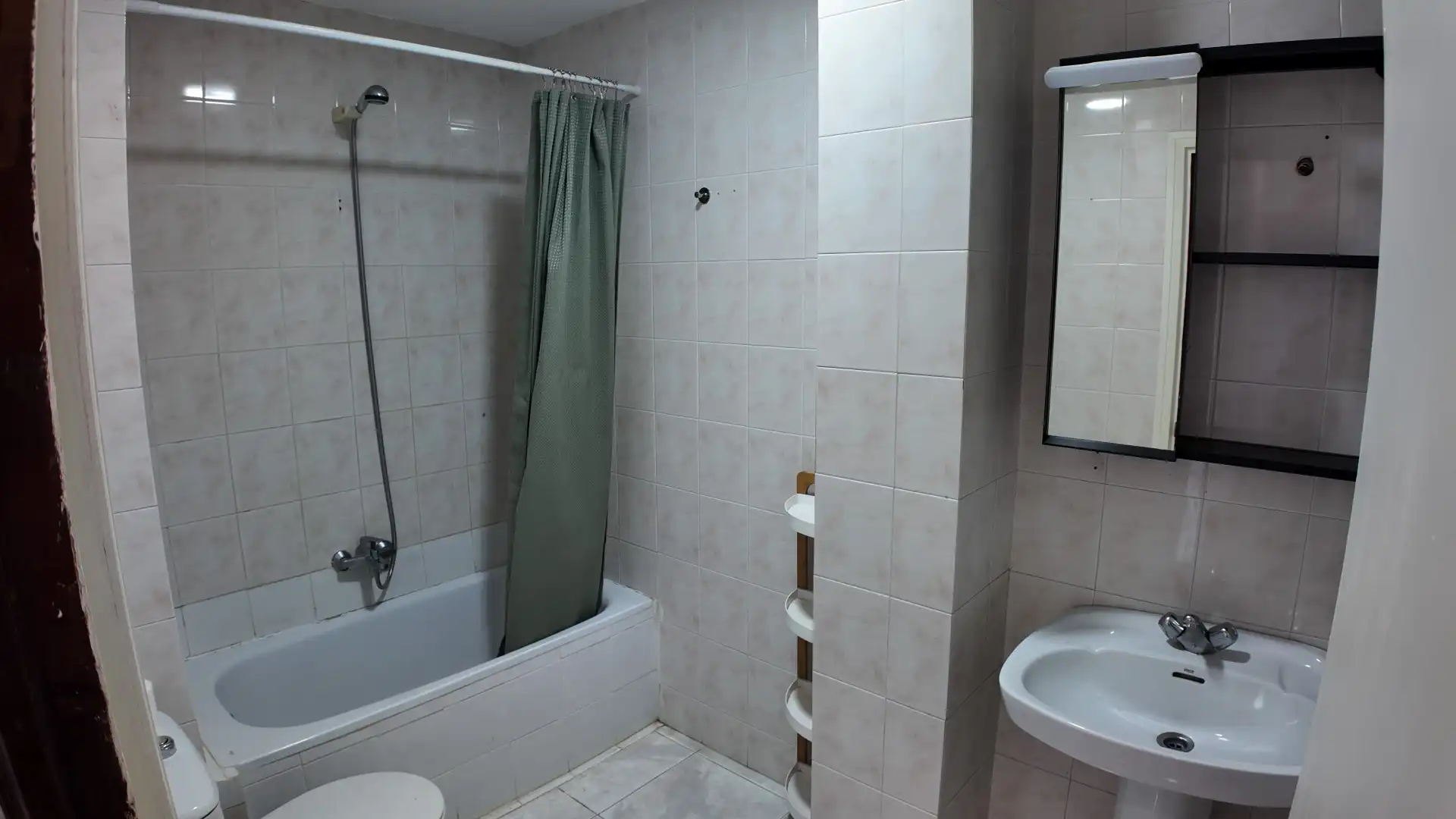 Badezimmer von Wohnungen zum Verkauf in Marbella mit Klimaanlage, Terrasse und Möbliert