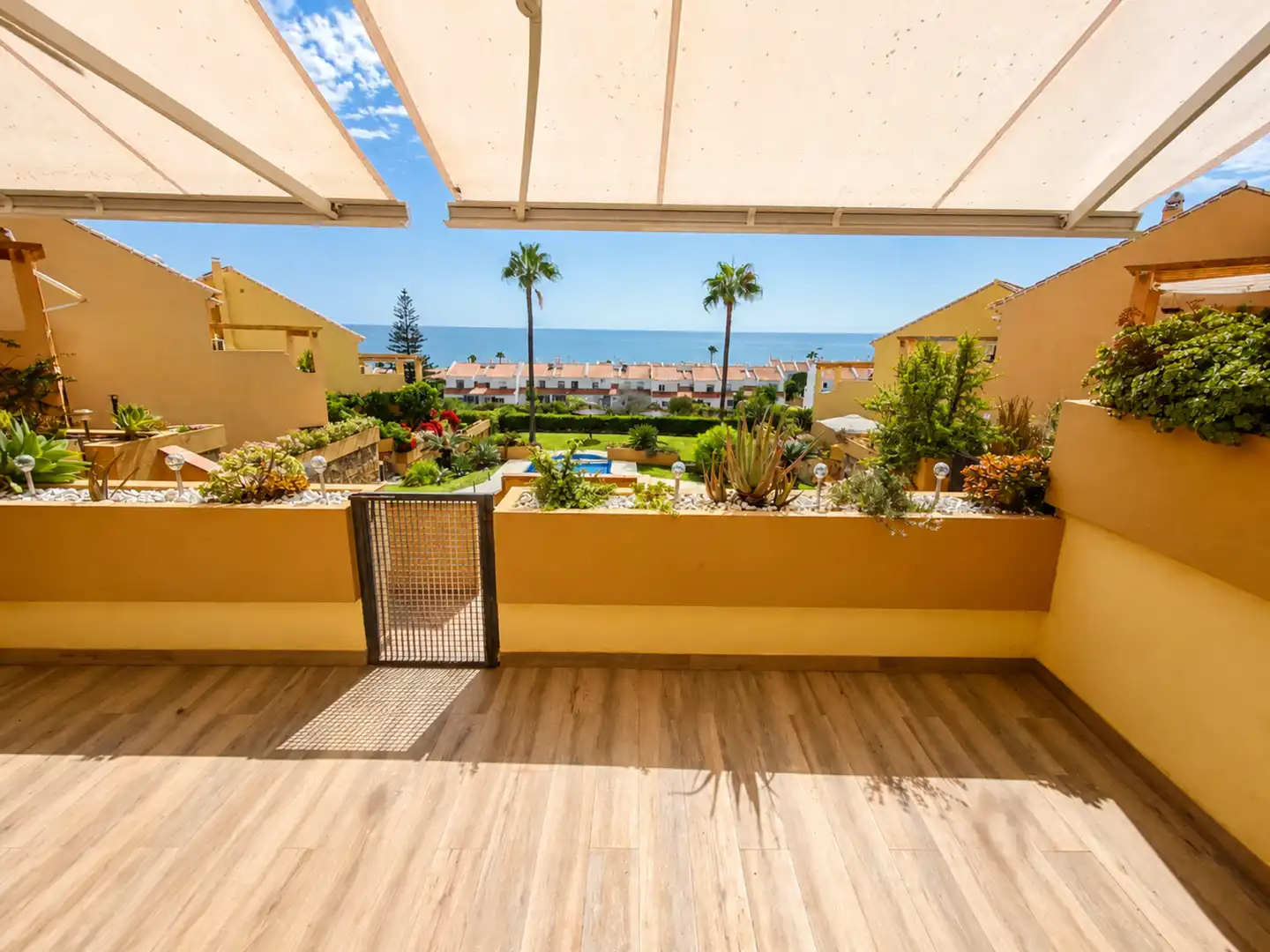 Piano terra con terrazza in vendita a La Duquesa, imagen 3