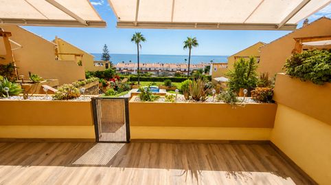 Bajo dúplex reformado con vistas panorámicas al mar, gran terraza y garaje doble en La Duquesa, Bild 3