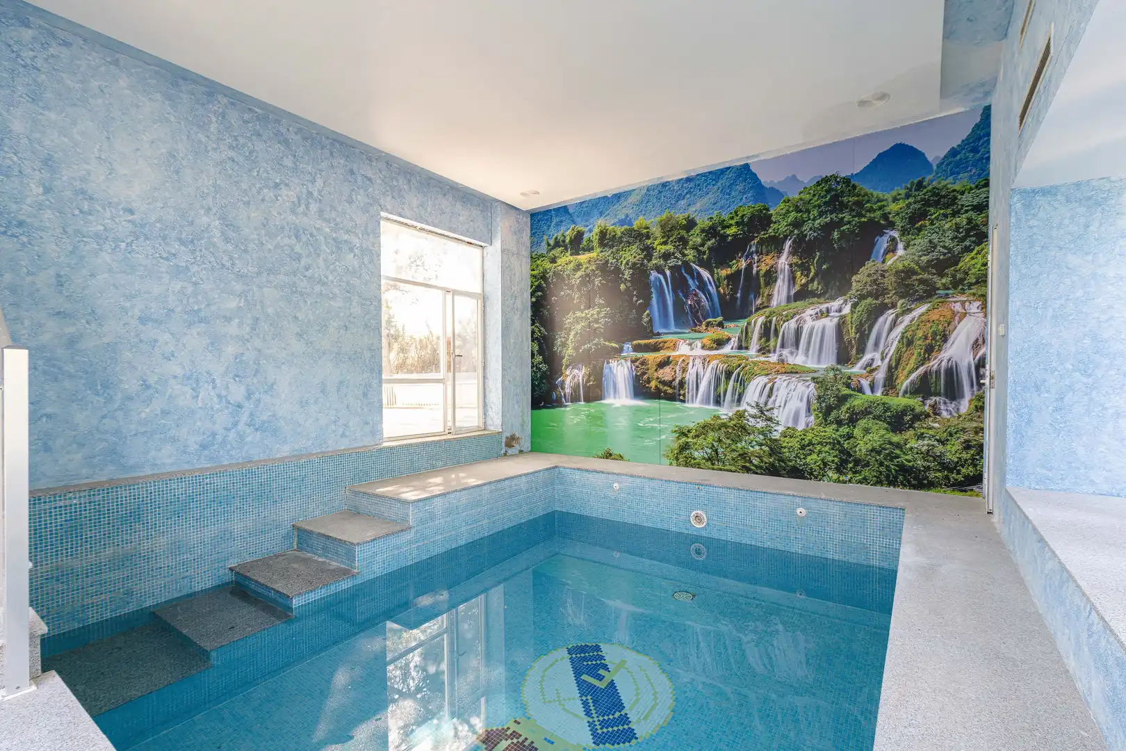 Swimming pool of Houses for sale in Villanueva de la Cañada  with Air Conditioner, Heating and Private garden