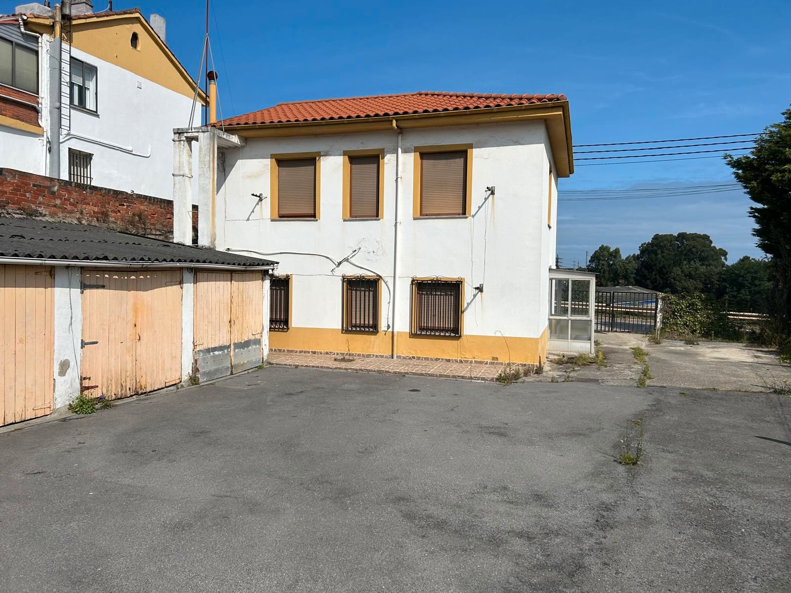 Vista exterior de Casa o chalet en venta en Avilés con Calefacción, Trastero y Horno