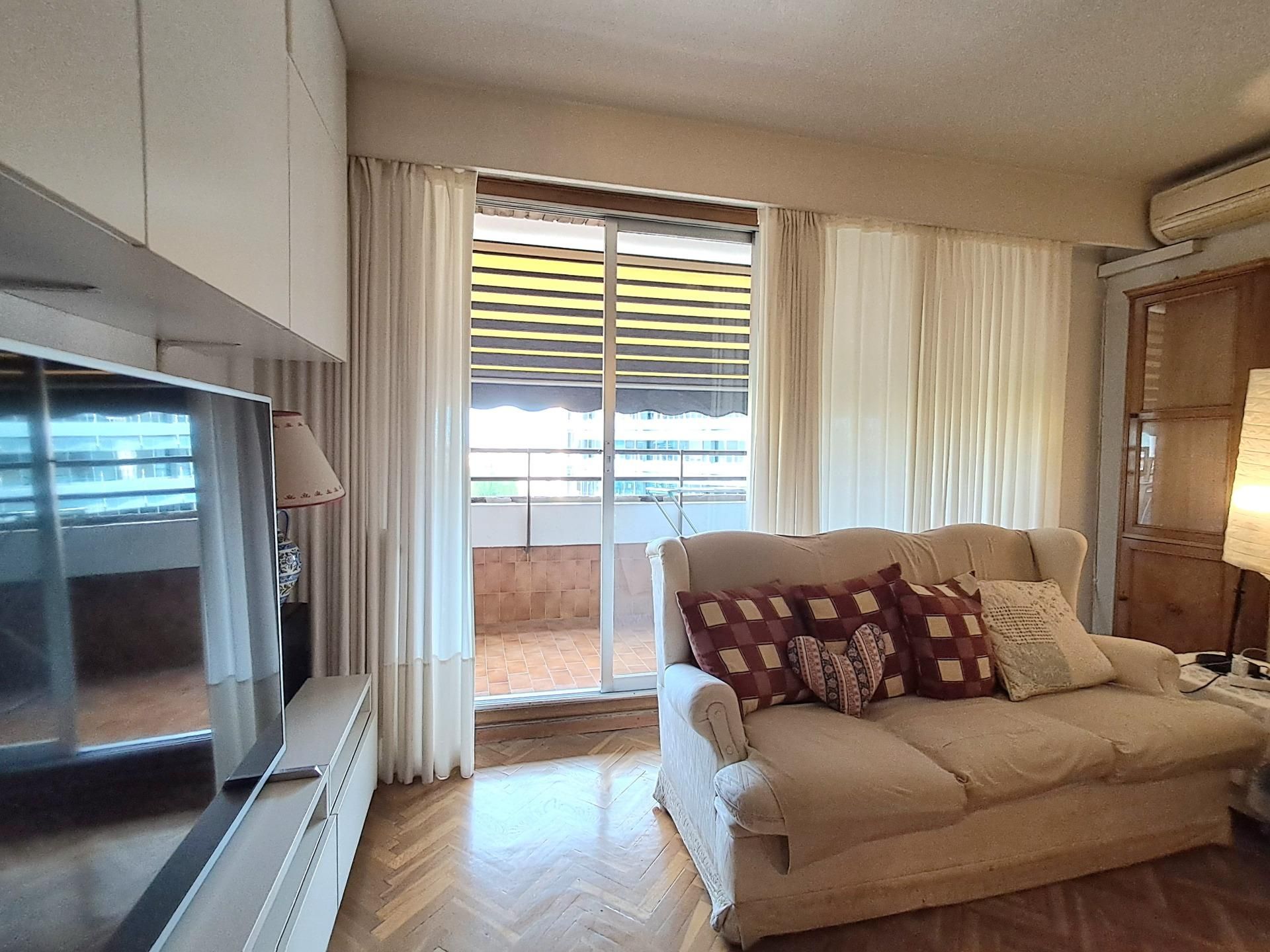 Living room of Flat for sale in  Madrid Capital  with Air Conditioner, Heating and Private garden