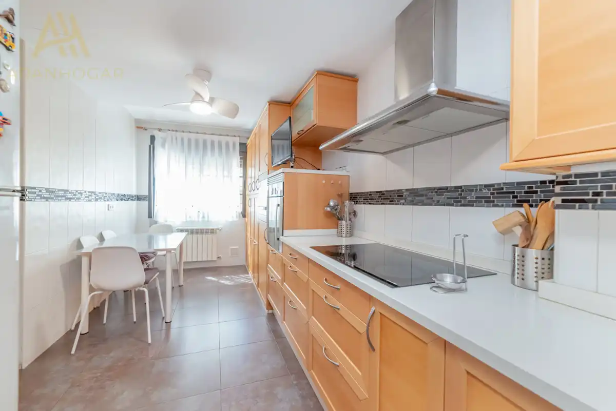 Detached house with terrace for sale in Calle de Islas Galapagos, imagen 9