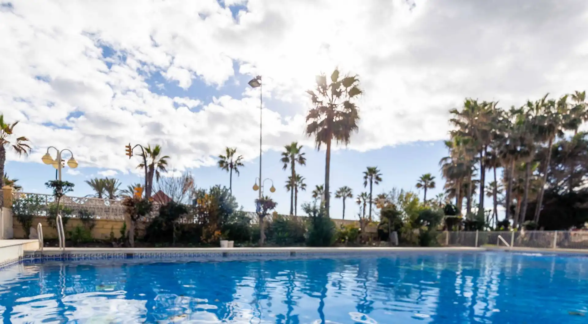 Piscina de Estudi en venda en Benalmádena amb Aire condicionat, Terrassa i Moblat