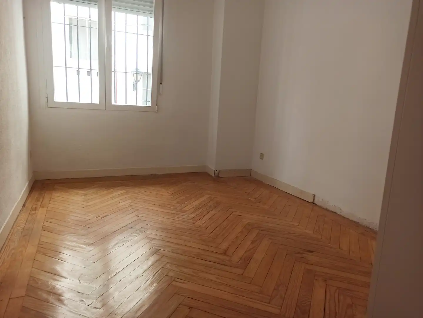 Bedroom of Flat for sale in Madrid  with Air Conditioner, Heating and Parquet flooring