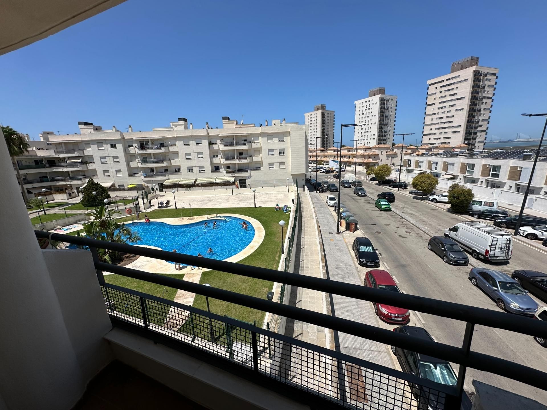 Vista exterior de Pis en venda en San Fernando amb Aire condicionat, Calefacció i Jardí privat