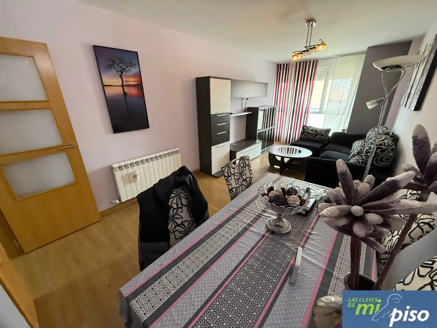 Sala d'estar de Pis en venda en Santovenia de Pisuerga amb Aire condicionat, Calefacció i Parquet