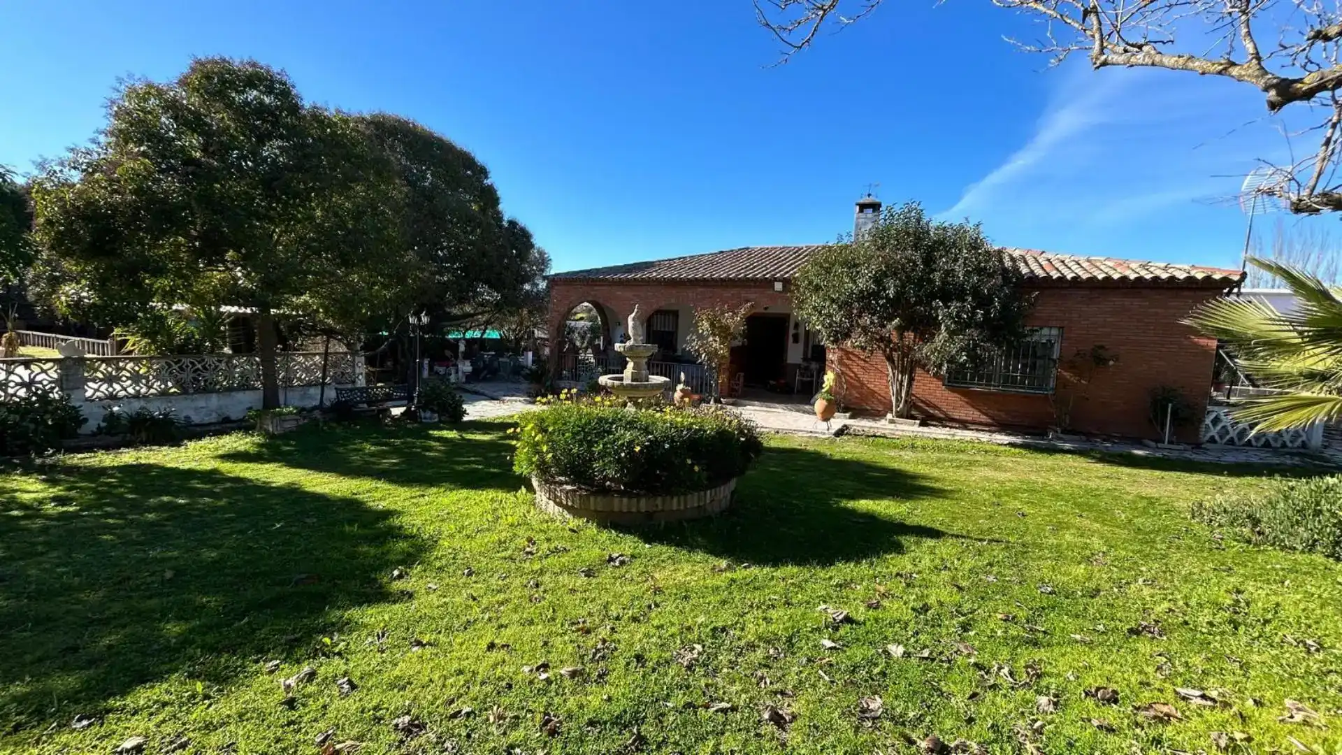 Jardí de Finca rústica en venda en Puebla de Sancho Pérez amb Piscina i Moblat