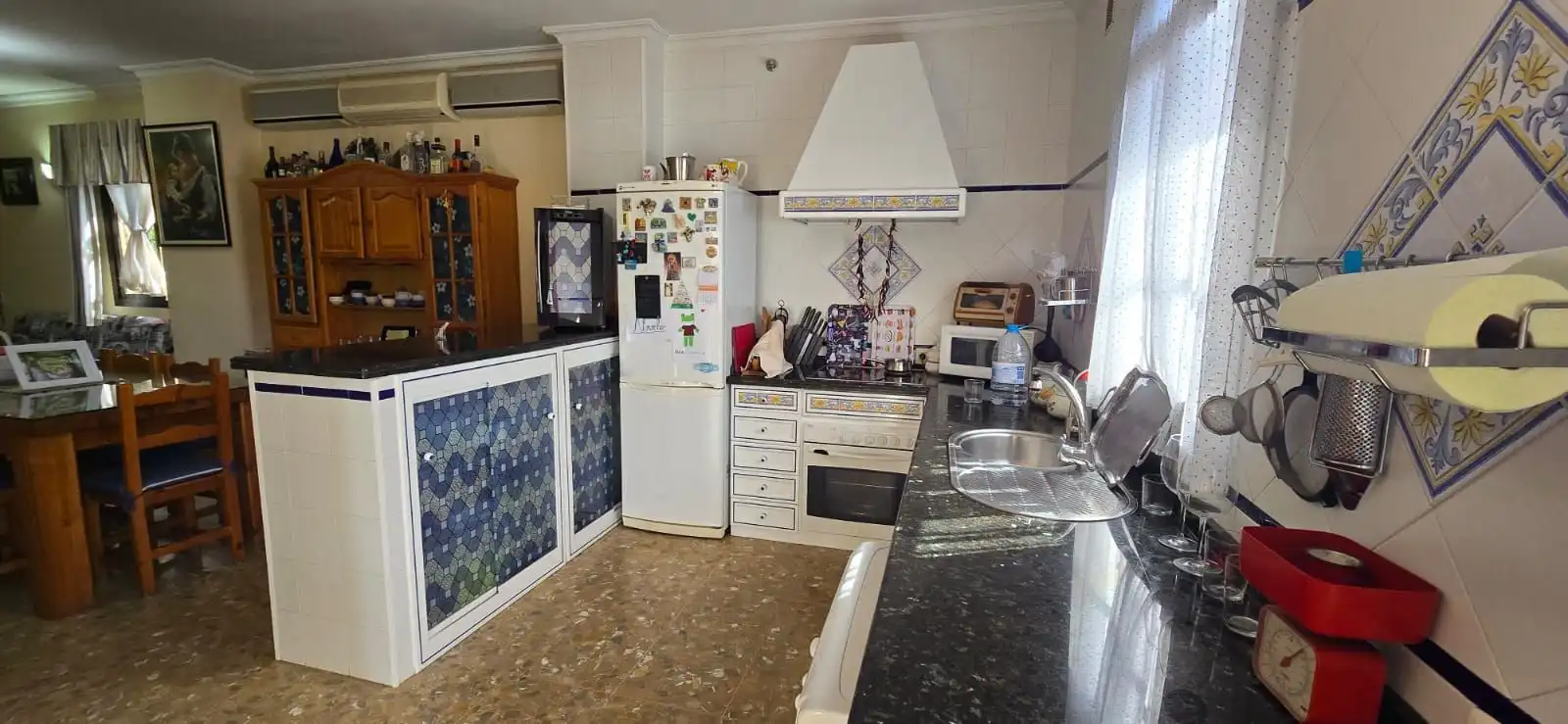Cuina de Casa o xalet en venda en El Puerto de Santa María amb Aire condicionat, Jardí privat i Terrassa