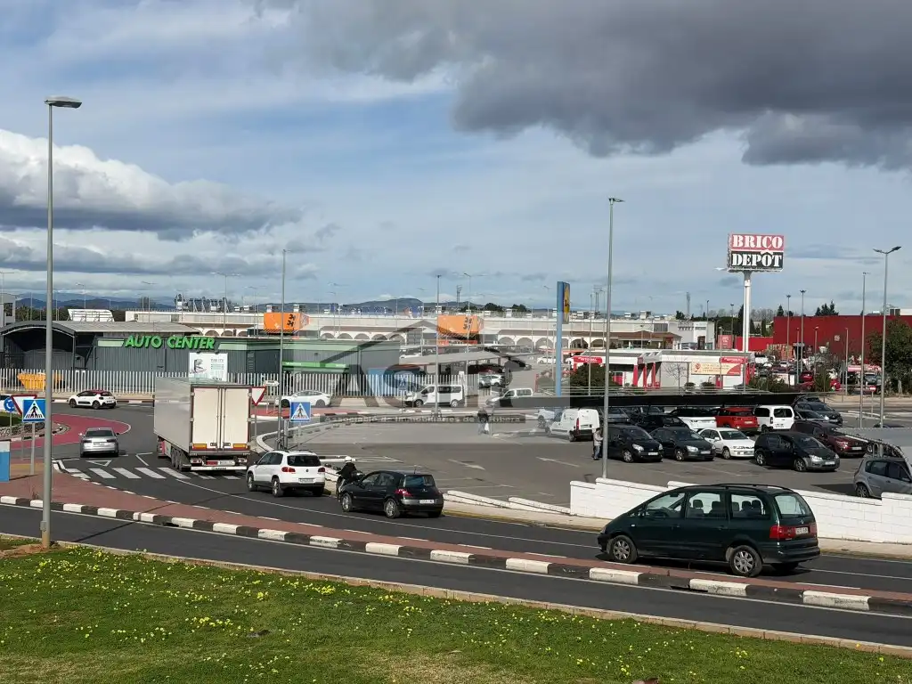 Außenansicht von Fabrikhallen zum Verkauf in Alzira