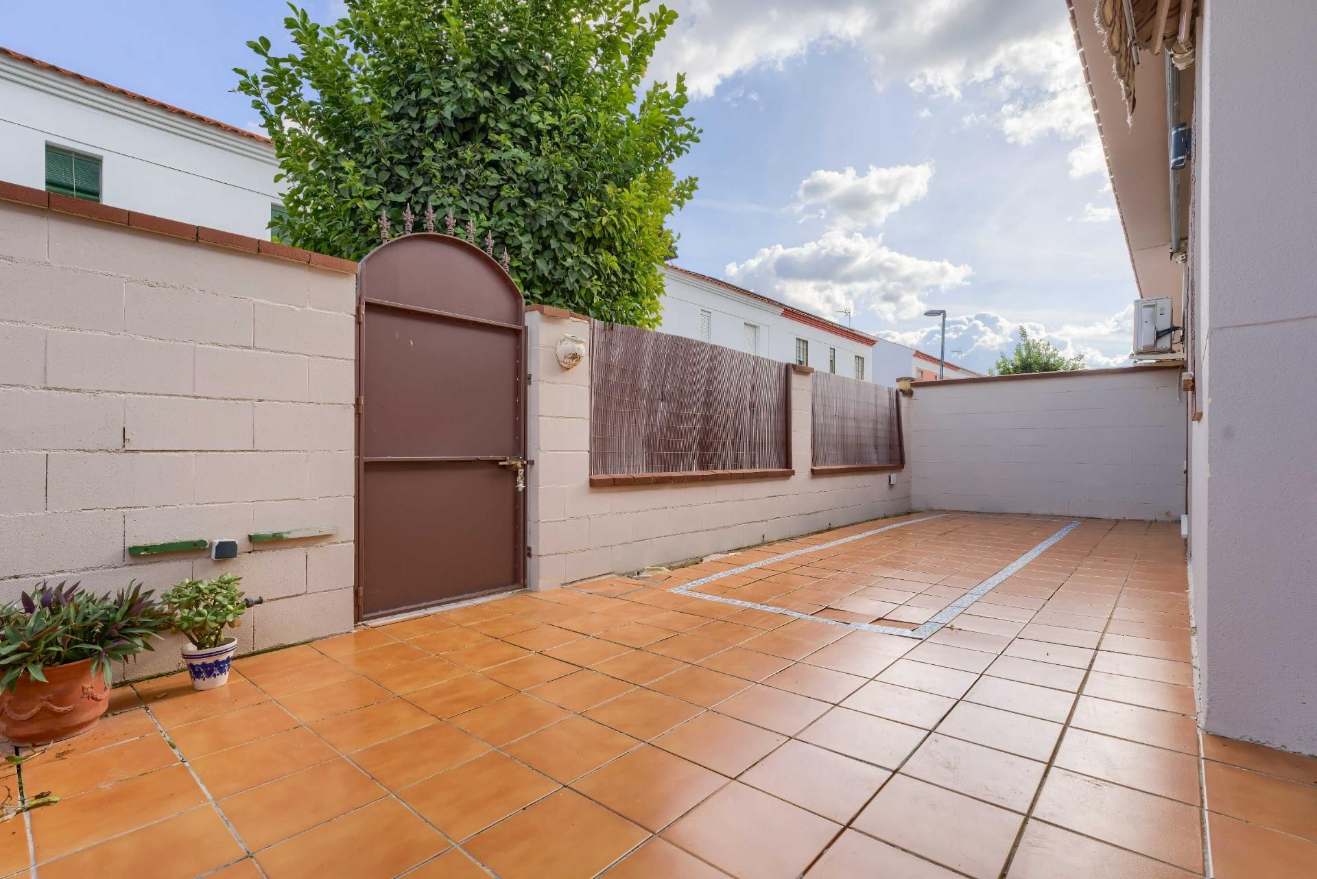 Garden of Single-family semi-detached for sale in Bollullos de la Mitación  with Air Conditioner and Private garden