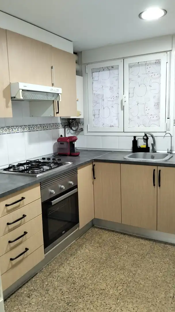 Cuina de Pis de lloguer en Valencia amb Moblat i Balcó