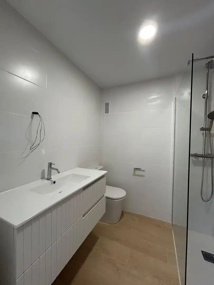 Bany de Apartament de lloguer en El Puig de Santa Maria amb Parquet, Terrassa i Moblat